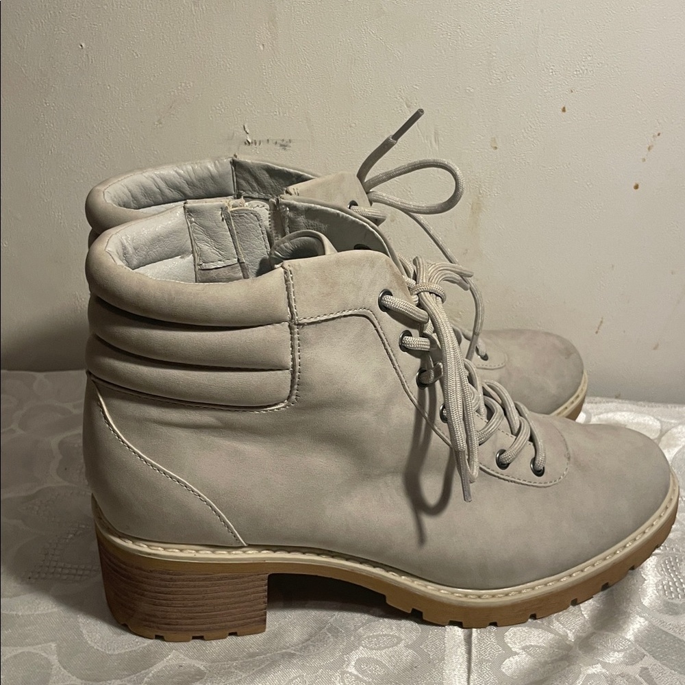 Boots - Picture 2 of 6